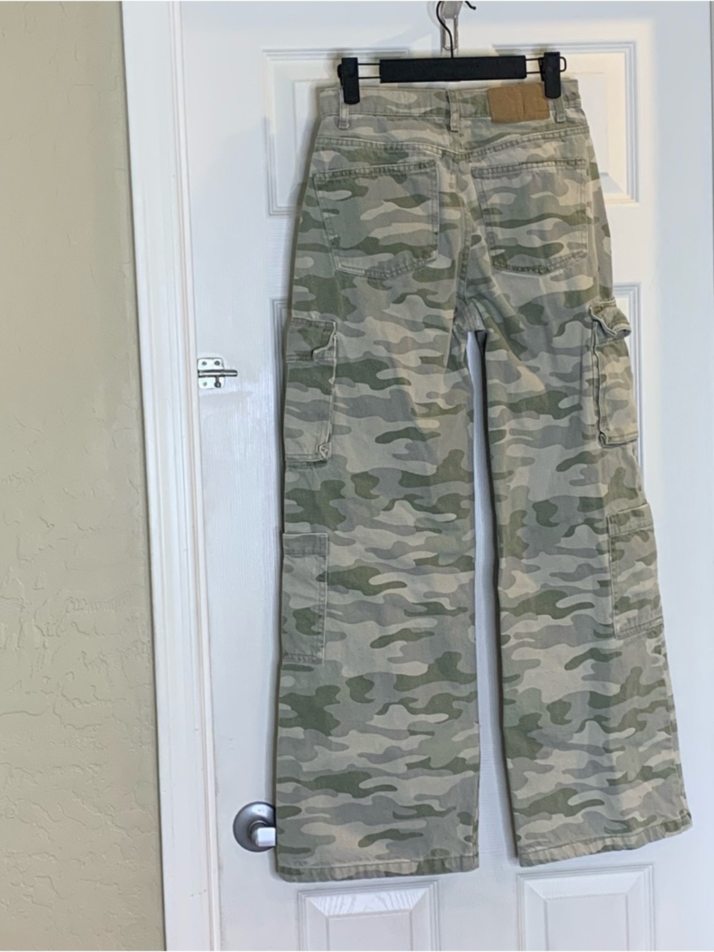 Cotton On Cargo Wide Leg Jean Camo Print Size 2 - Picture 4 of 11